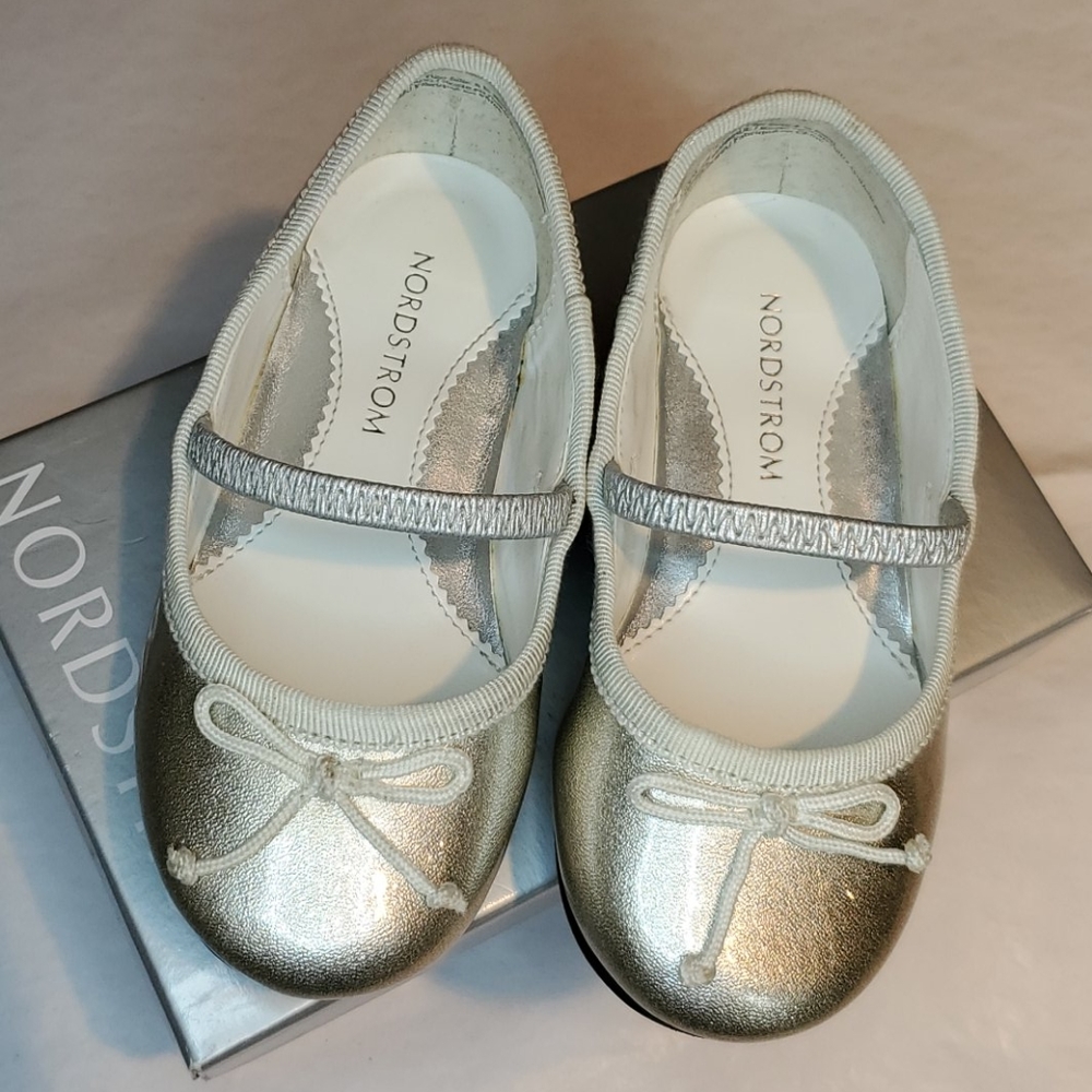 Nordstrom Bella PU Silver Shimmer Ballet Flats